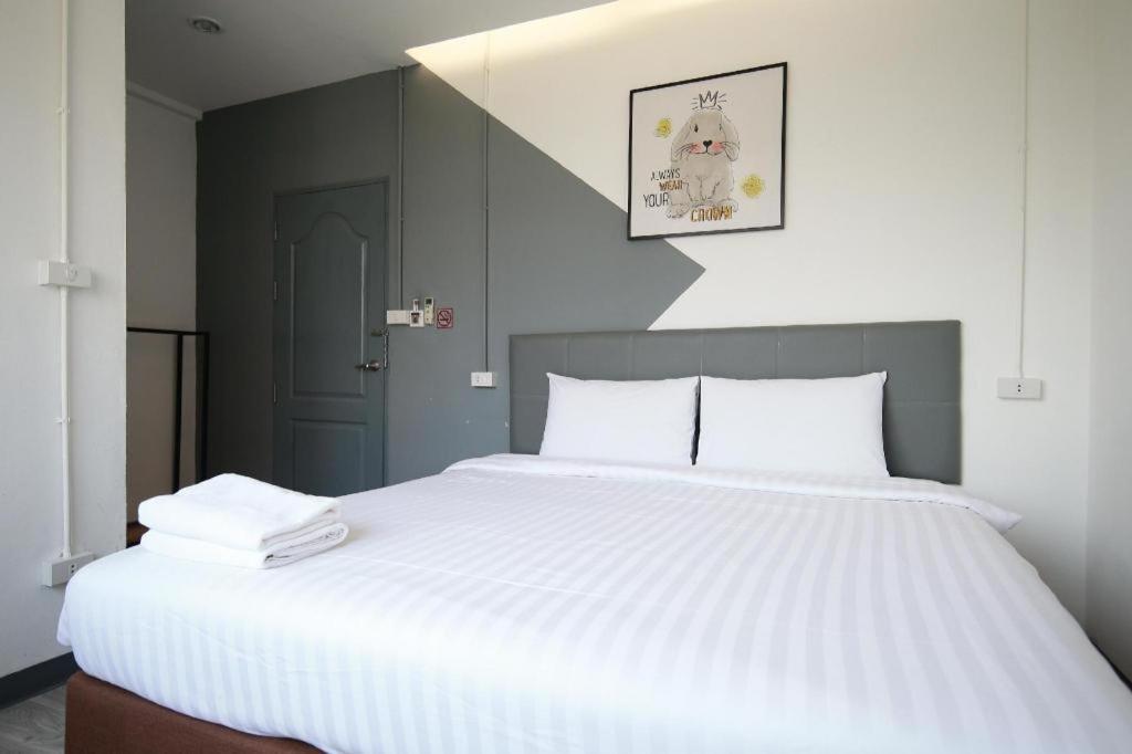 בנגקוק The Rabbit'S Hole Hostel מראה חיצוני תמונה