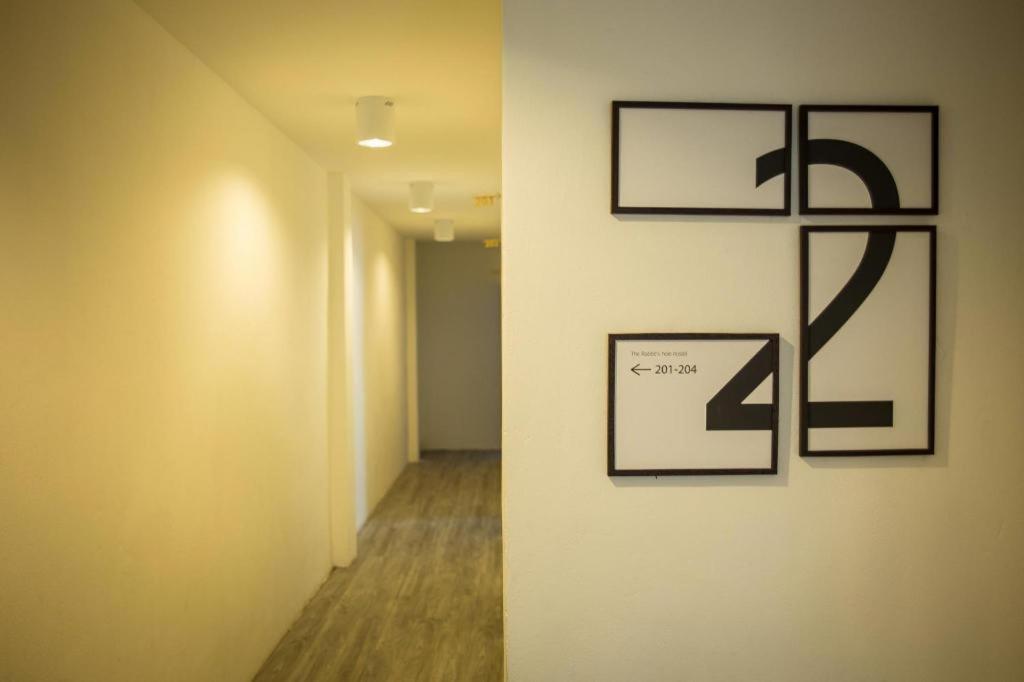 בנגקוק The Rabbit'S Hole Hostel מראה חיצוני תמונה