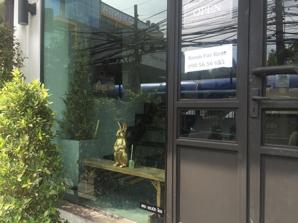 בנגקוק The Rabbit'S Hole Hostel מראה חיצוני תמונה