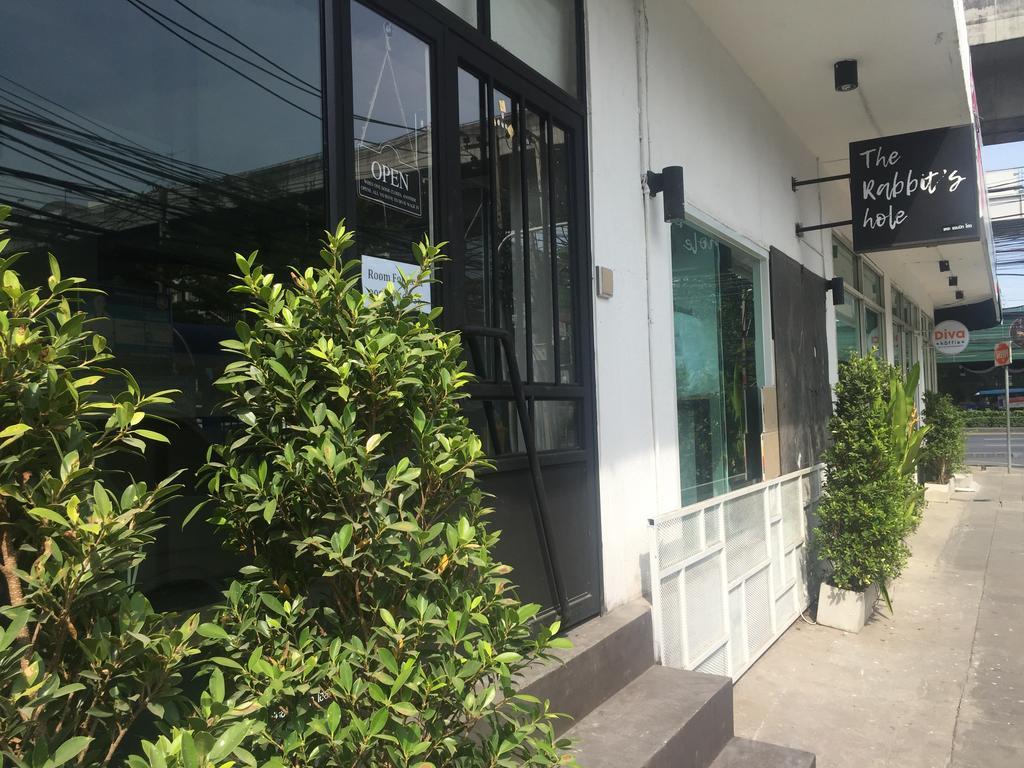 בנגקוק The Rabbit'S Hole Hostel מראה חיצוני תמונה