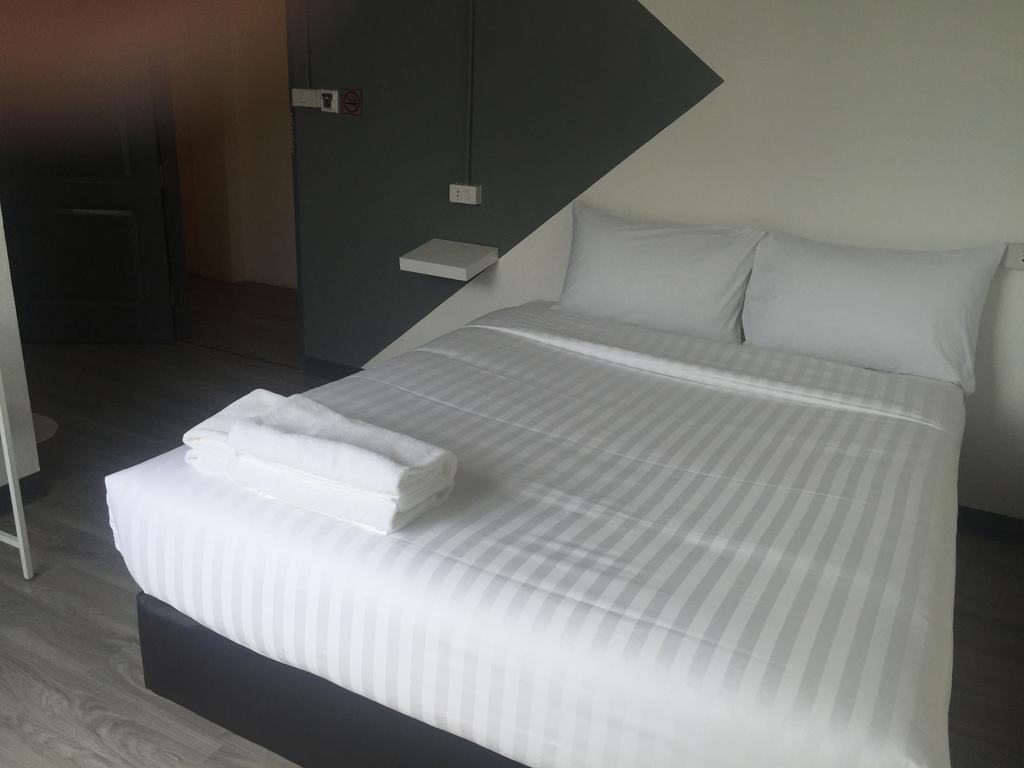 בנגקוק The Rabbit'S Hole Hostel מראה חיצוני תמונה