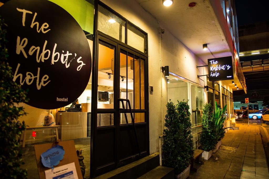 בנגקוק The Rabbit'S Hole Hostel מראה חיצוני תמונה
