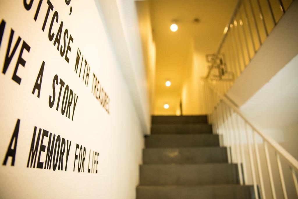 בנגקוק The Rabbit'S Hole Hostel מראה חיצוני תמונה