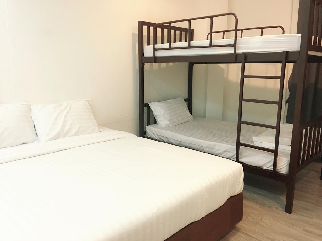 בנגקוק The Rabbit'S Hole Hostel מראה חיצוני תמונה